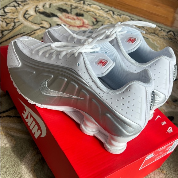 New Nike Shox R4 Sneakers - Picture 6 of 12